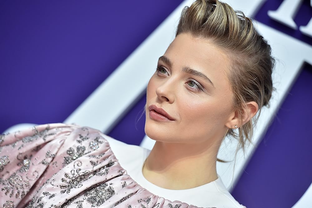 Chloë Grace Moretz protagonista-produttrice della serie tv My Mom’s Murder